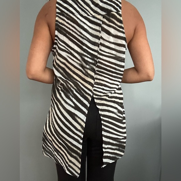 Guess open back blouse - Picture 2 of 5